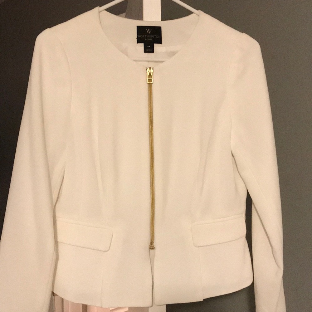 White dress jacket, size 4P, never worn.